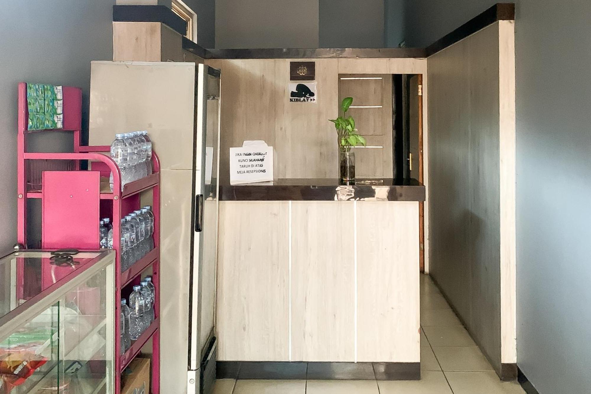 Karins Guesthouse Syariah Redpartner Bandung Exterior foto